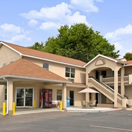 Days Inn By Wyndham Fairmont Eksteriør billede