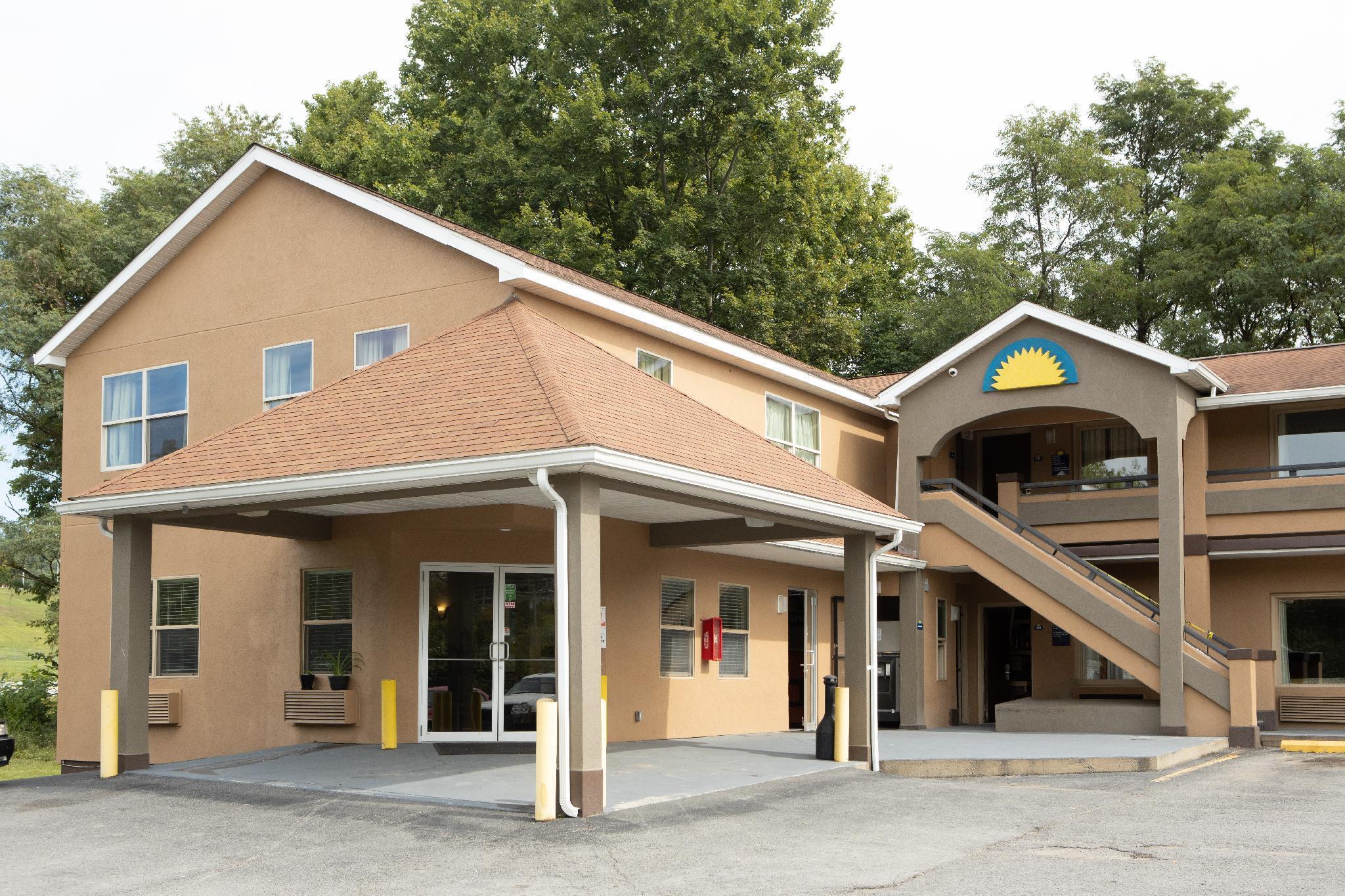 Days Inn By Wyndham Fairmont Eksteriør billede
